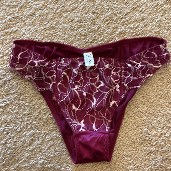 Matching Bra & Panties - Picture 2 of 3